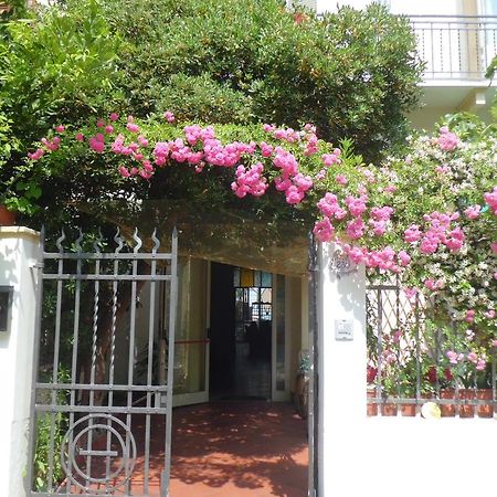 Hotel Villa Morgana فياريجيو المظهر الخارجي الصورة
